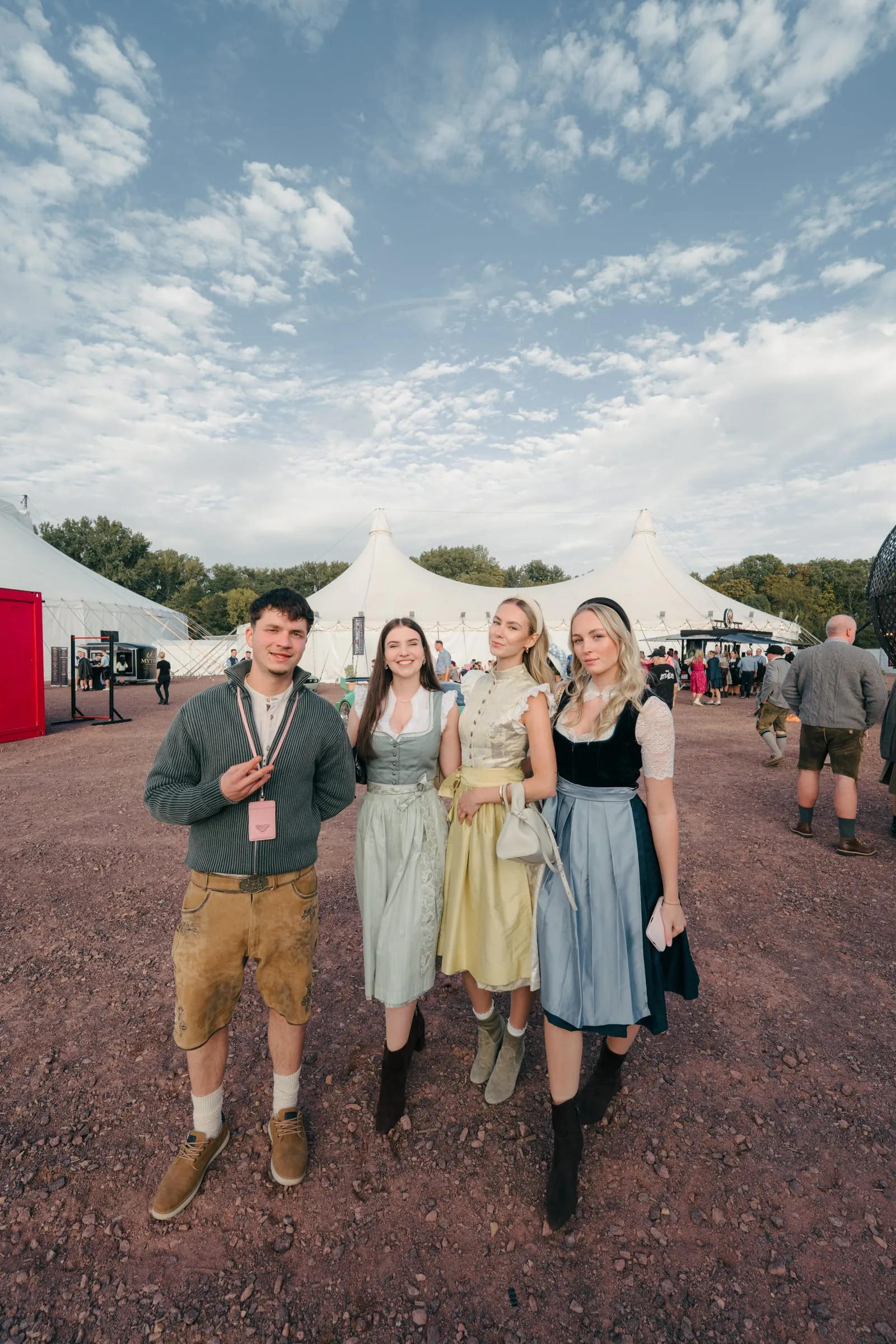 Impression vom Grand Wiesn Opening mit Isi Glück, Fr · 25.09.2026