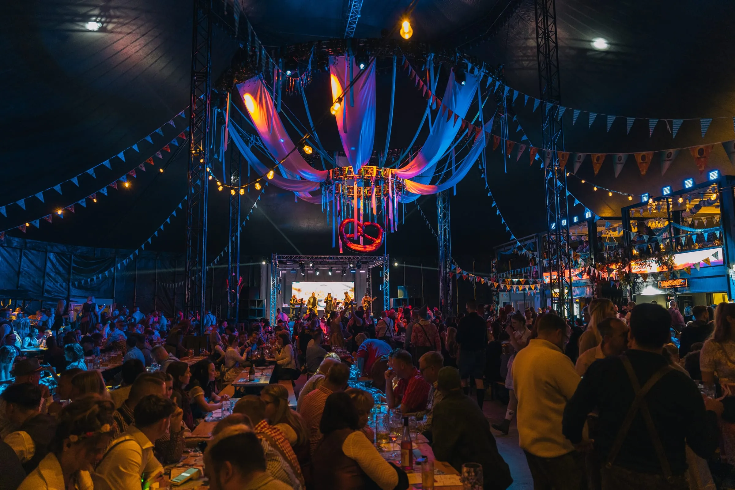 Impression vom Grand Wiesn Opening mit Isi Glück, Fr · 25.09.2026