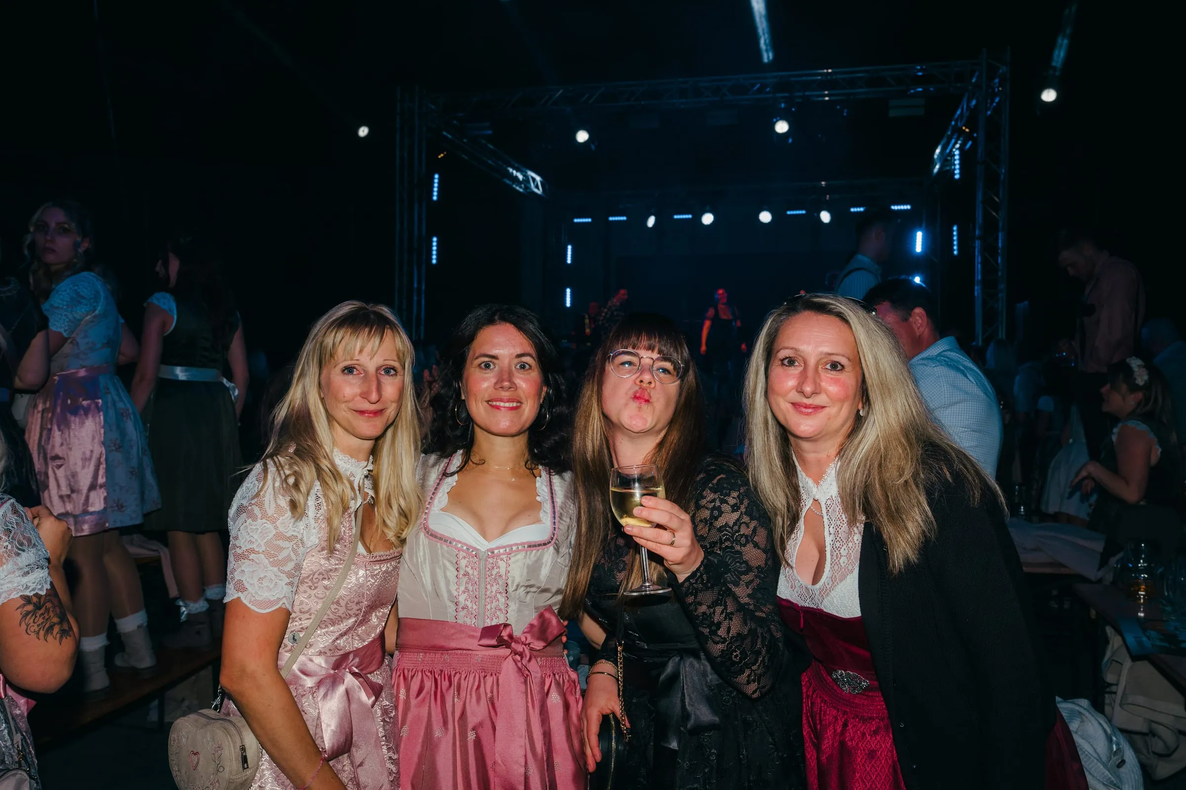 Impression vom Grand Wiesn Opening mit Isi Glück, Fr · 25.09.2026
