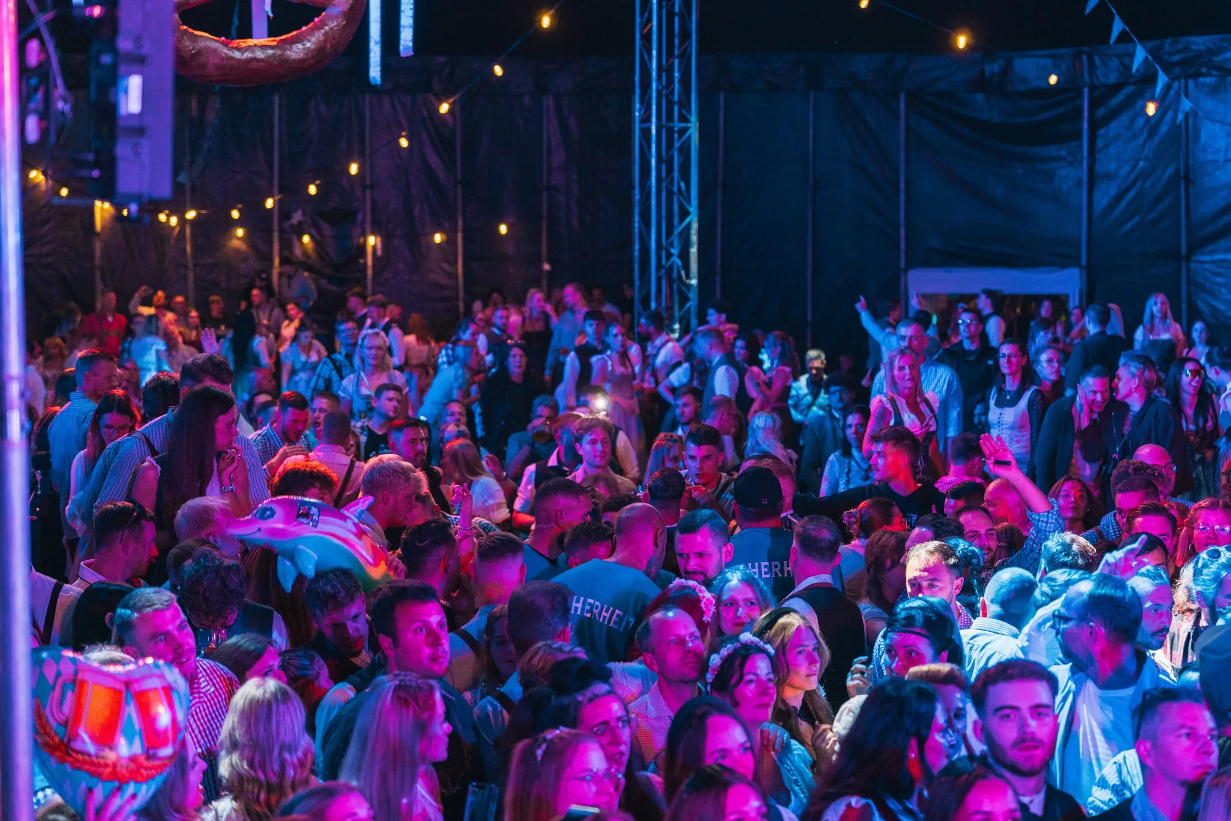 Impression vom Grand Wiesn Opening mit Isi Glück, Fr · 25.09.2026