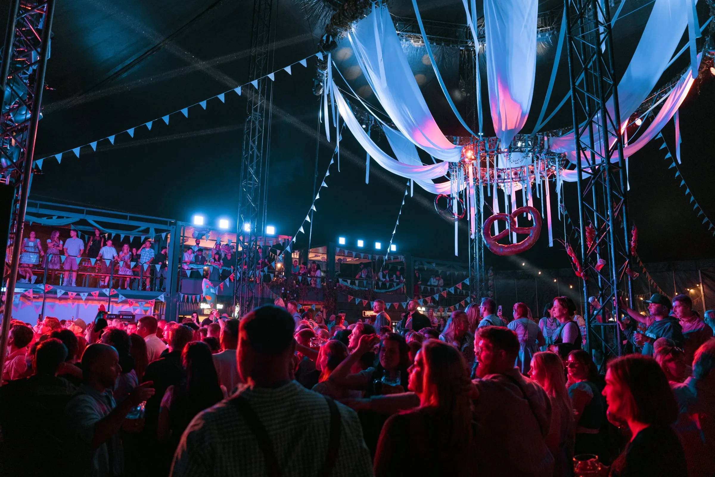 Impression vom Grand Wiesn Opening mit Isi Glück, Fr · 25.09.2026